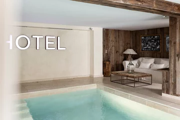 Urządzili luksusowy dom w hotelu z 1936. Projekt: Marianne Tiegen Interiors 