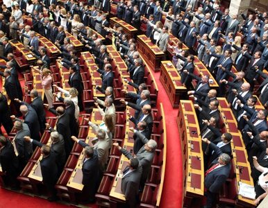 Miniatura: 18 neonazistów w greckim parlamencie....