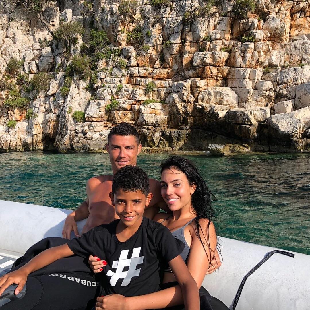 Cristiano Ronaldo z narzeczoną Georginą i synem 