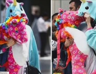 Miniatura: Miley Cyrus pojawiła się na lotnisku w......