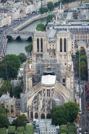 Odbudowa katedry Notre Dame 