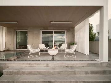 Komfortowy dom nad brzegiem jeziora, projekt MUUK Architecture 