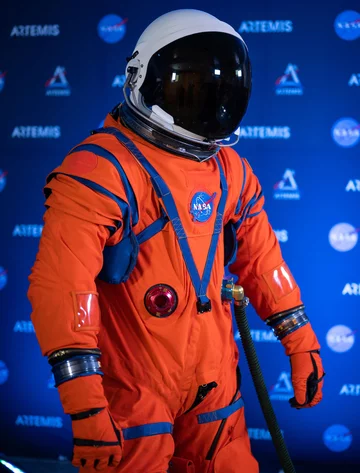 NASA pokazała nowe kombinezony 
