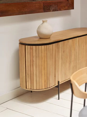 Kolecja A view of Hedonism Kave Home zaprezentowana w domu barcelońskiego fotografa i restauratora Leopoldo Pomésa 