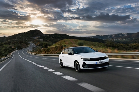 Nowy Opel Astra Sports Tourer GSe