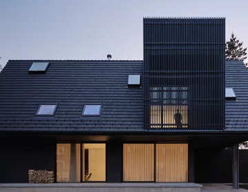 Dom z czarną kuchnią, projekt Batay-Csorba Architects 