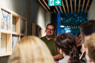Grzegorz Mart, fotograf specjalizujący się w&nbsp;fotografii muzycznej. W&nbsp;swoich pracach pokazuje nie&nbsp;tylko koncerty, ale&nbsp;także emocje, gesty i&nbsp;momenty powstające pomiędzy dźwiękami