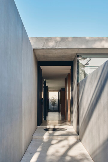 Rezydencja z&nbsp;basenem, projekt FGR Architects