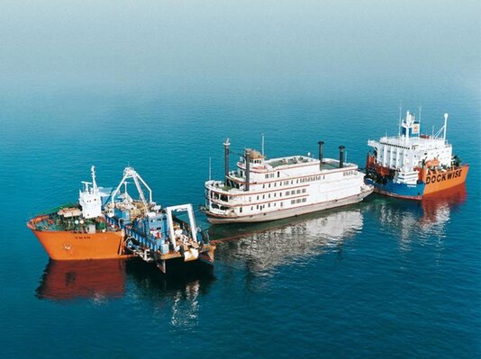 Miniatura: Wodne monstra - największe statki...