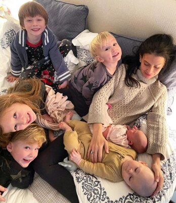 Miniatura: Hilaria i Alec Baldwin z dziećmi