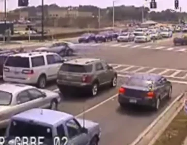 Miniatura: Motocyklista uderzył w samochód....