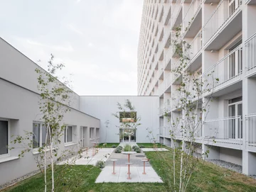 Dawny hotel robotniczy w Koszycach odzyskał modernistyczną godność, projekt  Atrium Architekti 