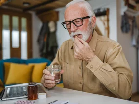 Miniatura: Seniorzy łykają tabletki na pamięć....