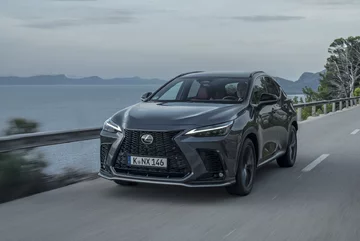 Nowy Lexus NX 450h+ 