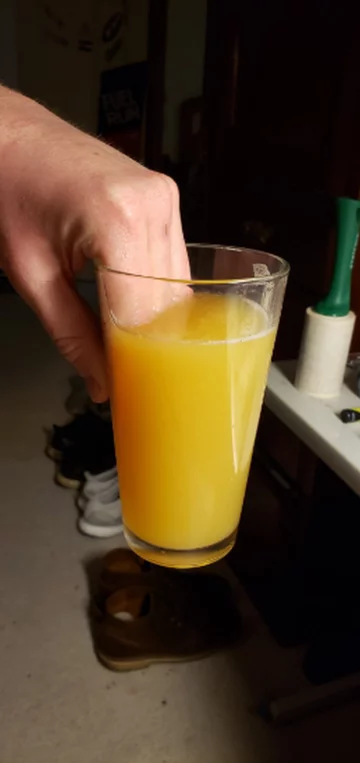 "Jaki jest najgorszy sposób trzymania drinka" 