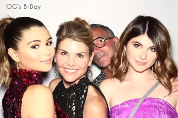 Olivia Jade i Isabella Rose z rodzicami 