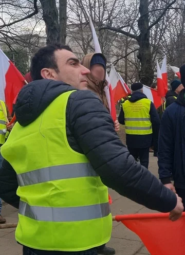 Mężczyzna poszukiwany przez policję w związku z zamieszkami na proteście rolników 