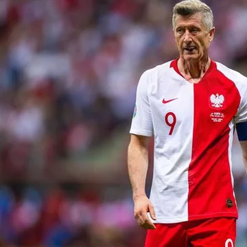 Robert Lewandowski postarzony przez FaceApp 