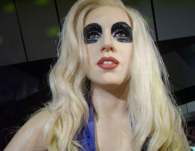 Miniatura: Nago, ale w kaloszach. Lady Gaga promuje...