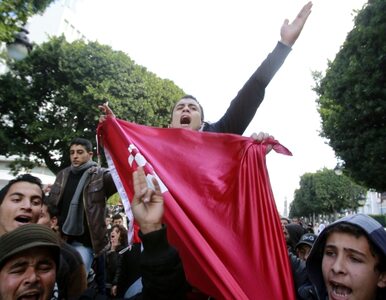 Miniatura: Zamieszki w Tunezji. Wojsko rozprasza...