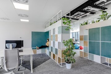 Wnętrze biura Prisjakt. Projekt: architektki Coliersa Agnieszka Ulatowska i&nbsp;Paulina Palmowska. Wsparcie projektowe: Logan