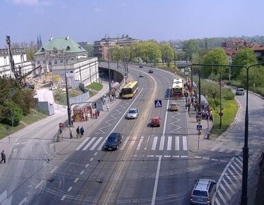 Miniatura: W Warszawie i Wrocławiu najdłużej stoi się...