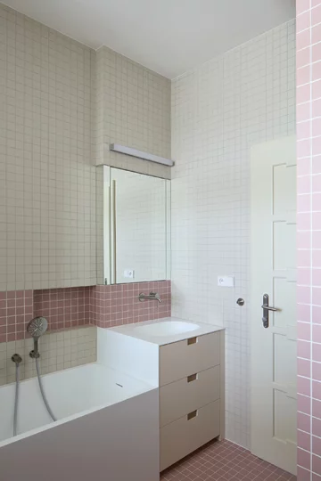 Renowacja willi z lat 30. w Pradze. Projekt Atelier Hajný 