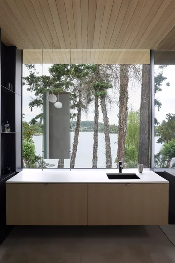 Shoreline House. Nowoczesny dom na wybrzeżu, projekt: Splyce 