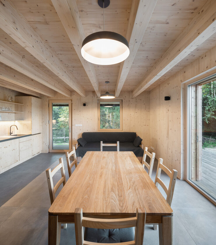 Drewniany dom w lesie, projekt Les Archinautes Linka, Les Archinautes
