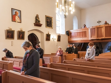 Nowe obostrzenia w kościołach. Będą obowiązywać w czasie świąt Bożego...