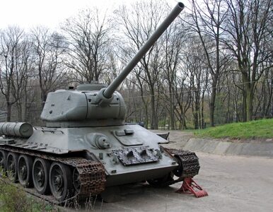 Miniatura: 32-tonowy czołg na polskiej ulicy