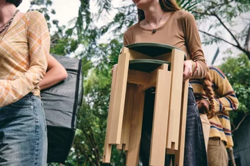 Nowa kolekcja IKEA KOMPISHÄNG powstała z myślą o niewielkich i wynajmowanych mieszkaniach. Meble mają być łatwe do przenoszenia i zmieniać funkcję wraz z potrzebami użytkownika 