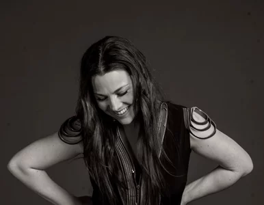 Miniatura: Czerwone róże dla Amy Lee z Evanescence....