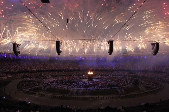 Feeria barw na Stadionie Olimpijskim... (fot. PAP/EPA)
