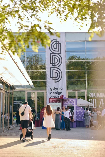 Gdynia Design Days to jedno z najważniejszych wydarzeń poświęconych wzornictwu w Polsce. Tegoroczna edycja prezentuje projekty pokazujące, jak współczesny design odpowiada na wyzwania związane z ekologią, dostępnością i jakością życia 