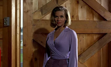 Honor Blackman jako Pussy Galore w filmie „Goldfinger” (1964) 