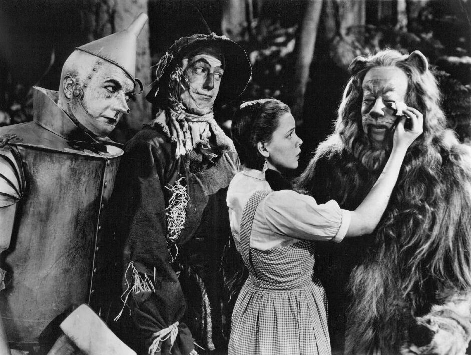 W filmie Czarnoksiężnik z Oz z 1939 roku zarejestrowano prawdziwe cyklony, bez używania efektów specjalnych.