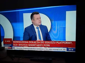 Paski informacyjne w TVP Info 