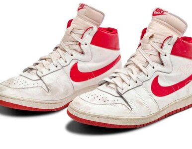 Miniatura: Stare buty Michaela Jordana sprzedane za...
