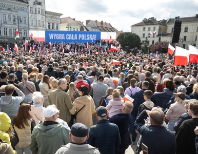 Miniatura: Sensacyjne wyniki sondażu. Tak Polacy...