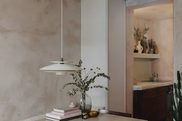 Śródziemnomorski klimat w pochmurnym Londynie, projekt Red Deer downloadfor.press, red deer