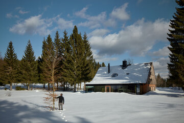 130-letni domek w górach w nowej odsłonie, projekt Mjölk Linka, Mjölk, domek w górach