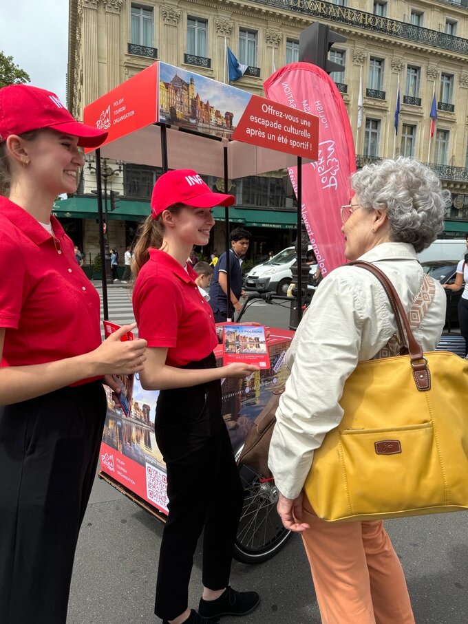 Kampania Polskiej Organizacji Turystycznej promująca Polskę w Paryżu