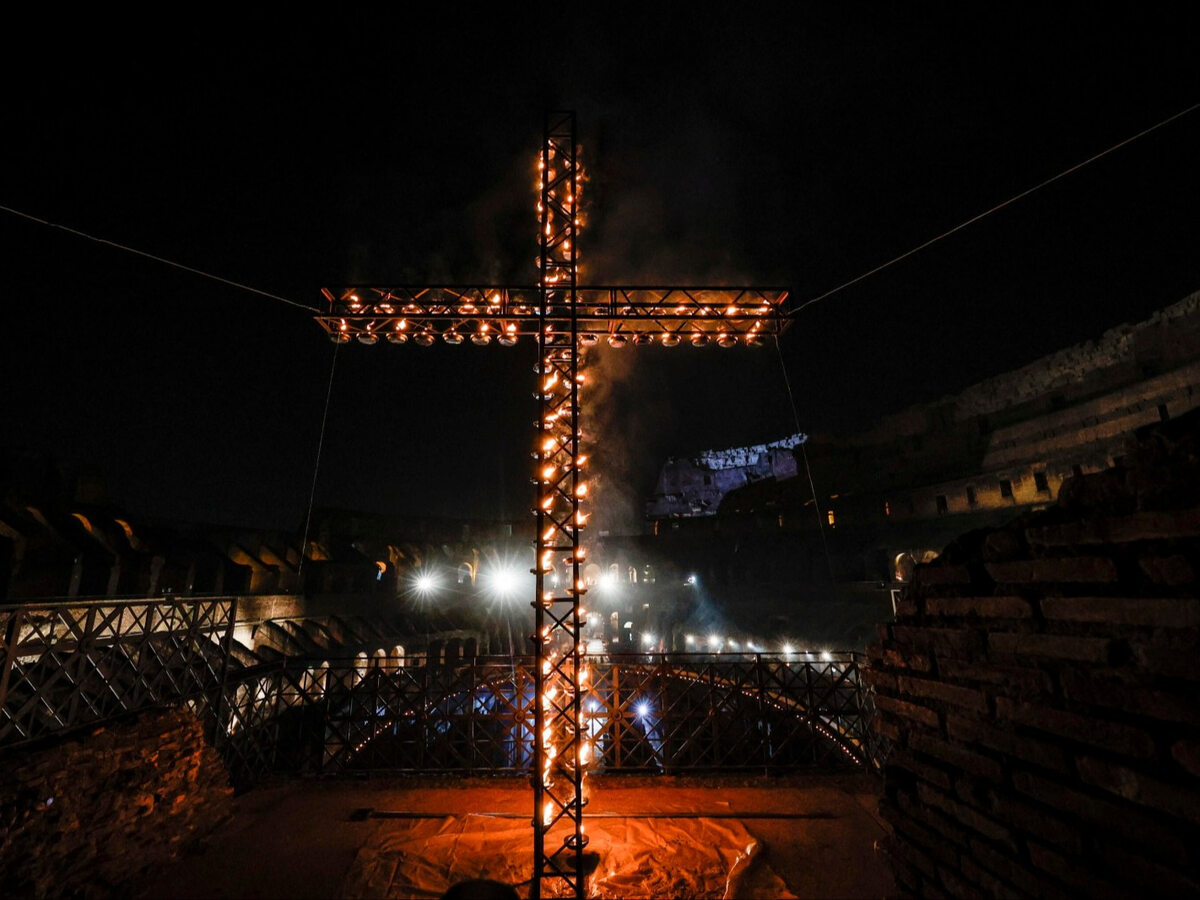 Krzyż w Koloseum 