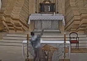 Miniatura: Profanacja w białostockim kościele. Pluł...