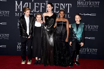 Pax Jolie-Pitt, Shiloh Jolie-Pitt, Vivienne Jolie-Pitt, Angelina Jolie, Zahar Jolie-Pitt i Knox Jolie-Pitt 