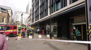 Ewakuacja na stacji metra Tower Hill 