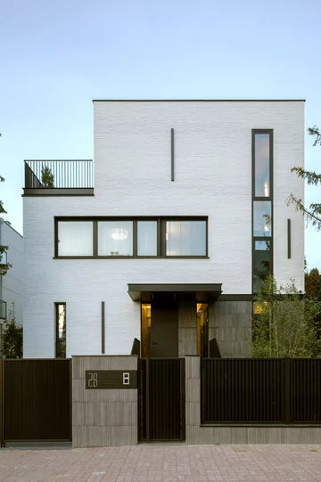 Dom Wertykalny w Wilanowie autorstwa Exterio Architektura