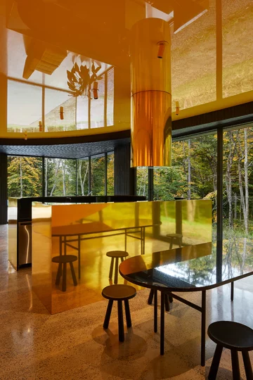 Leśny azyl miłośników sztuki, projekt Studio Jean Verville architectes v2com, 1010-16, Studio Jean Verville