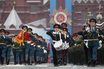 Rosyjska orkiestra marszowa (fot. EPA/SERGEI CHIRIKOV/PAP)